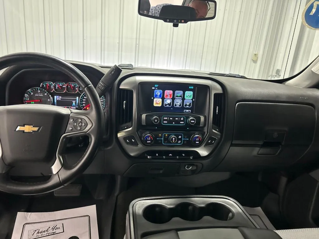 Chevrolet Silverado photo 22
