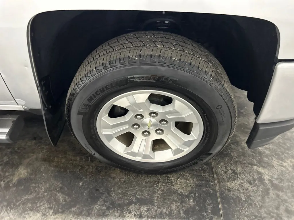 Chevrolet Silverado photo 11