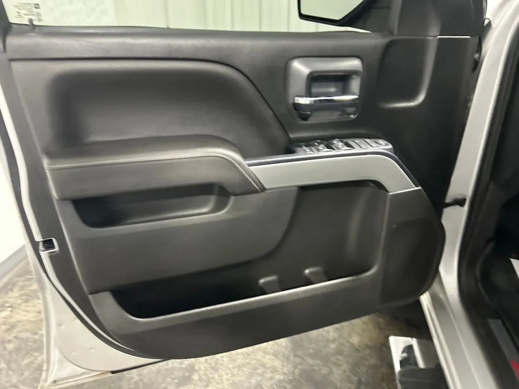 Chevrolet Silverado photo 15