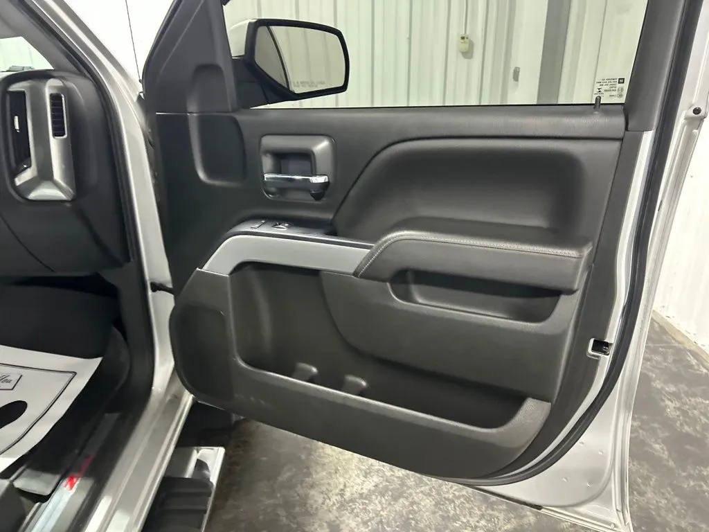 Chevrolet Silverado photo 19