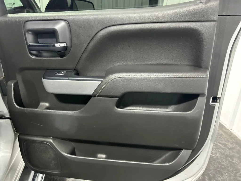 Chevrolet Silverado photo 21
