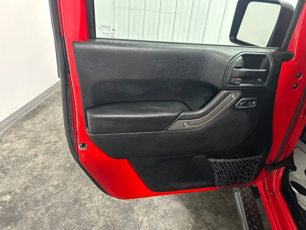 Jeep Wrangler photo 13