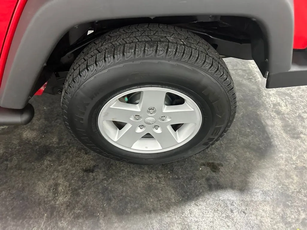 Jeep Wrangler photo 8