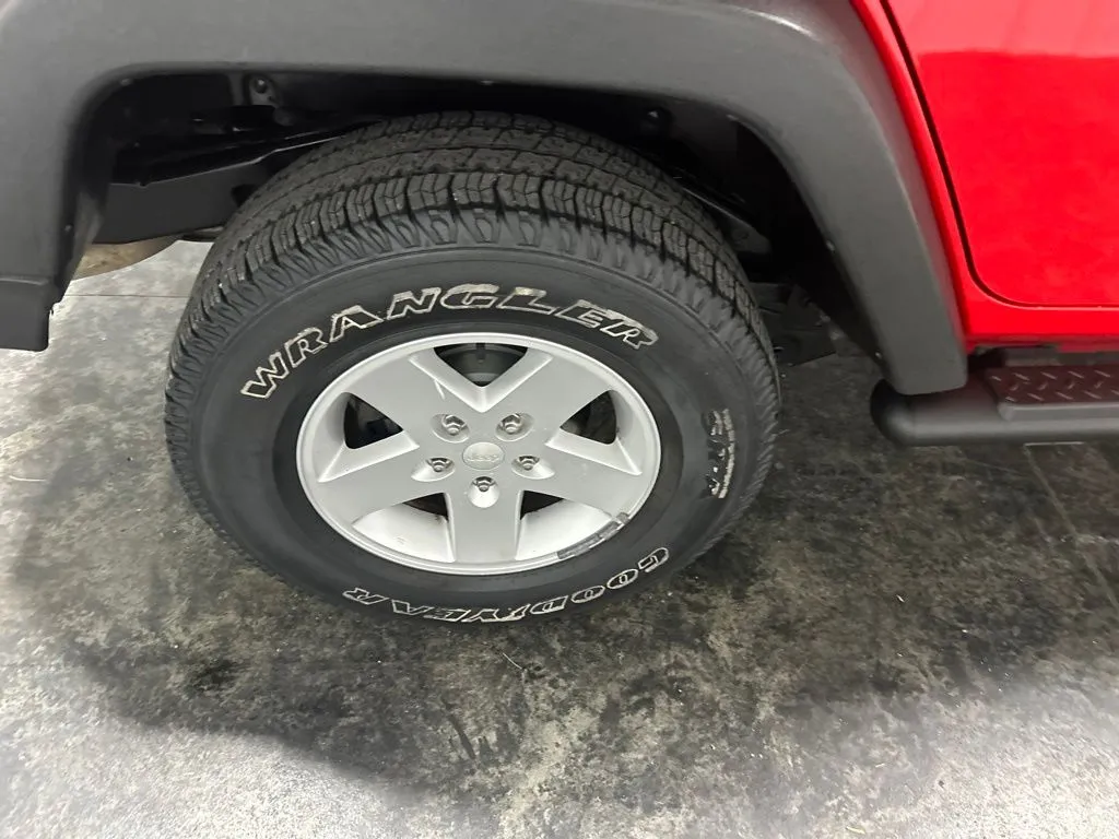 Jeep Wrangler photo 9