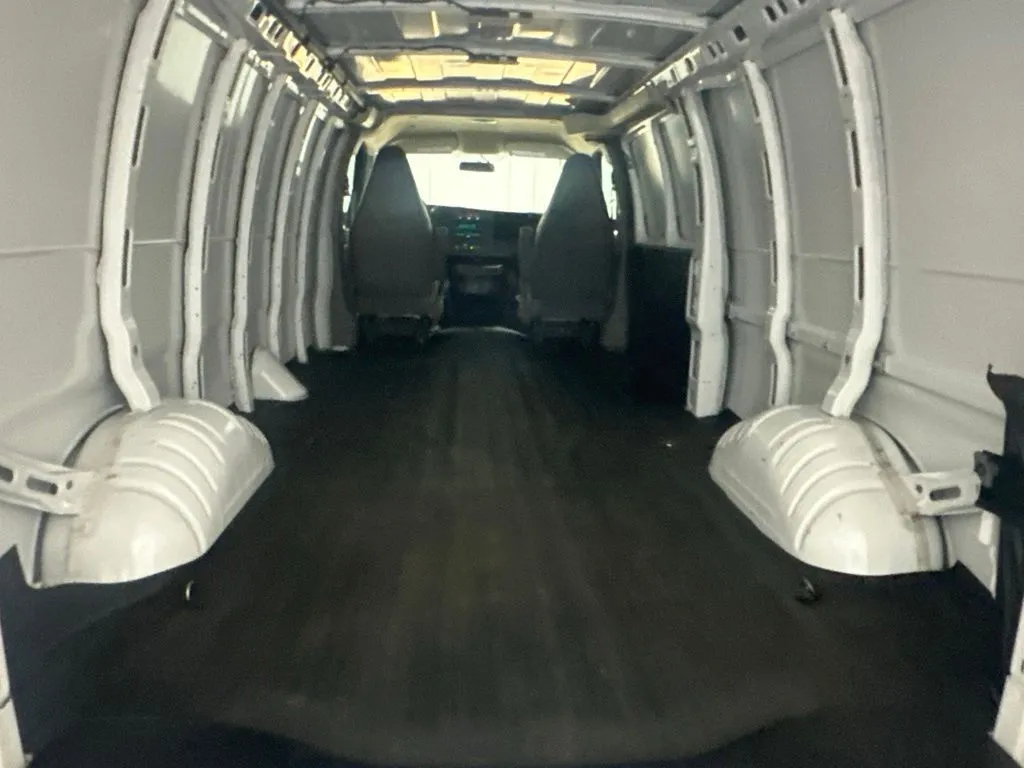 Chevrolet Express photo 19