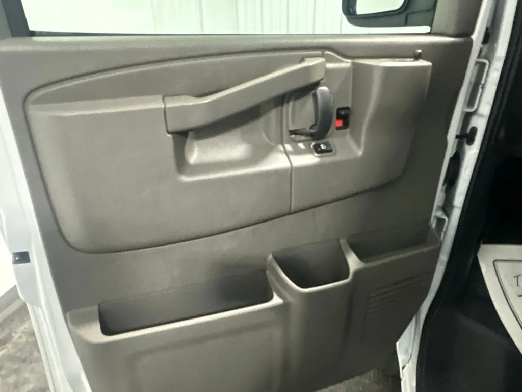 Chevrolet Express photo 10