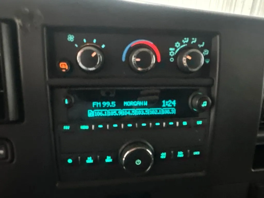 Chevrolet Express photo 17