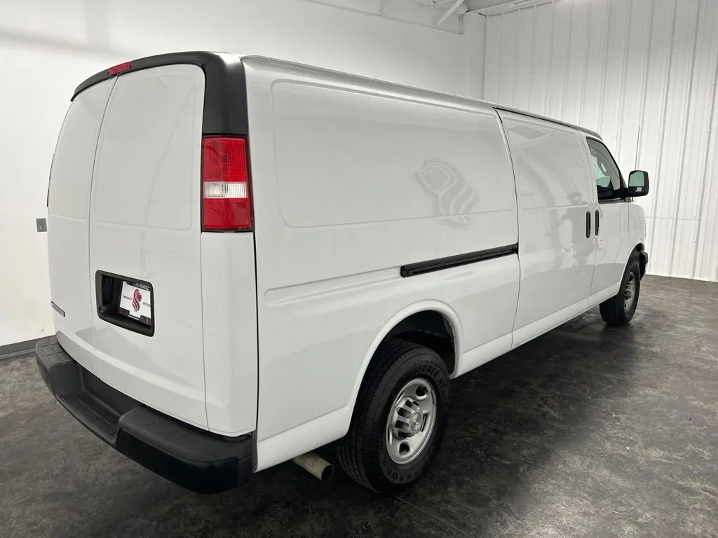 Chevrolet Express photo 6