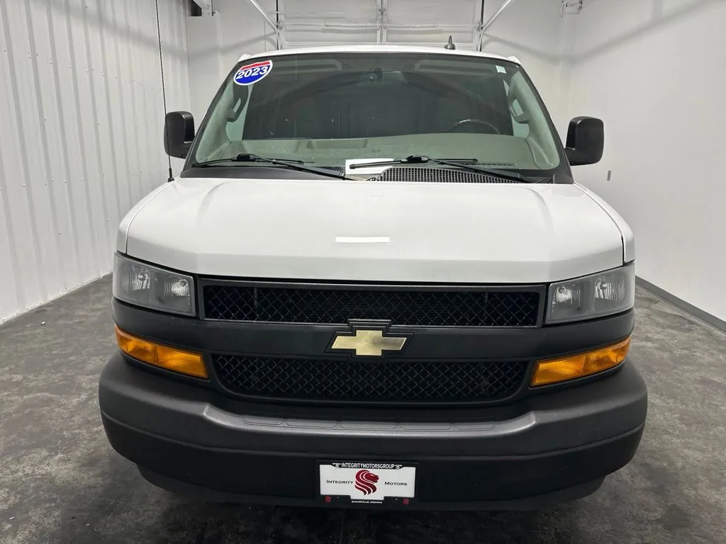 Chevrolet Express photo 2