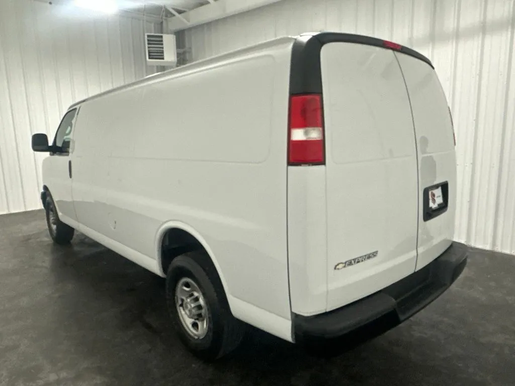 Chevrolet Express photo 8