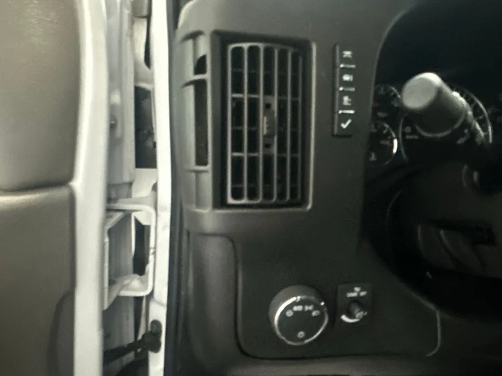 Chevrolet Express photo 12