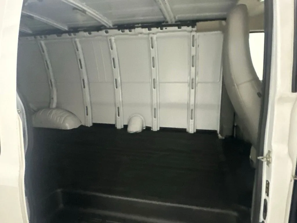 Chevrolet Express photo 20
