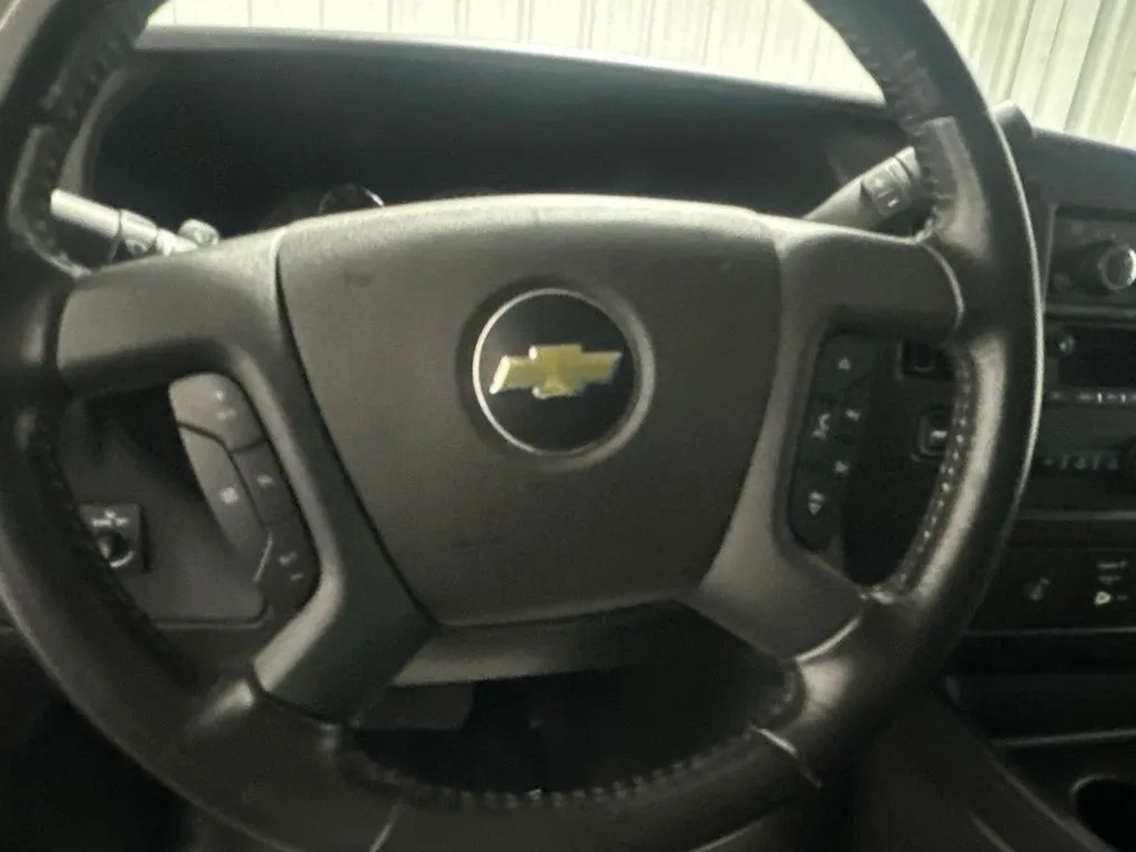 Chevrolet Express photo 13