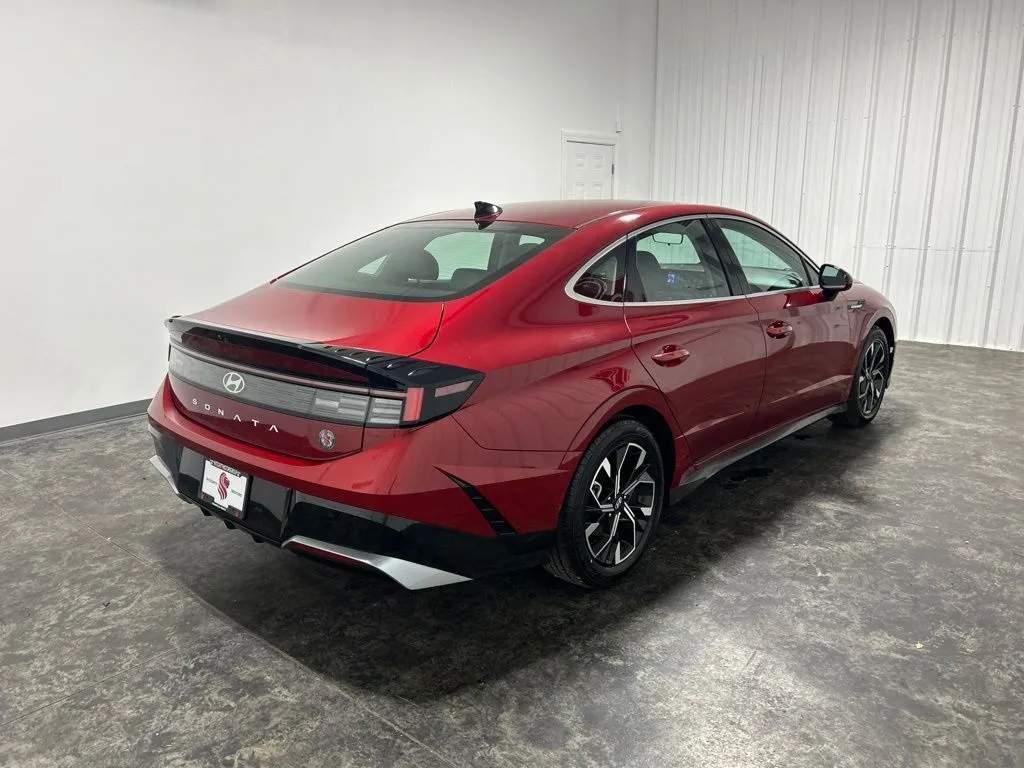 Hyundai Sonata photo 4