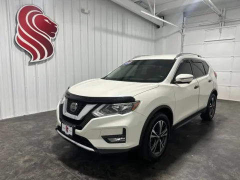 White 2019 Nissan Rogue SV for sale in Evansville, IN