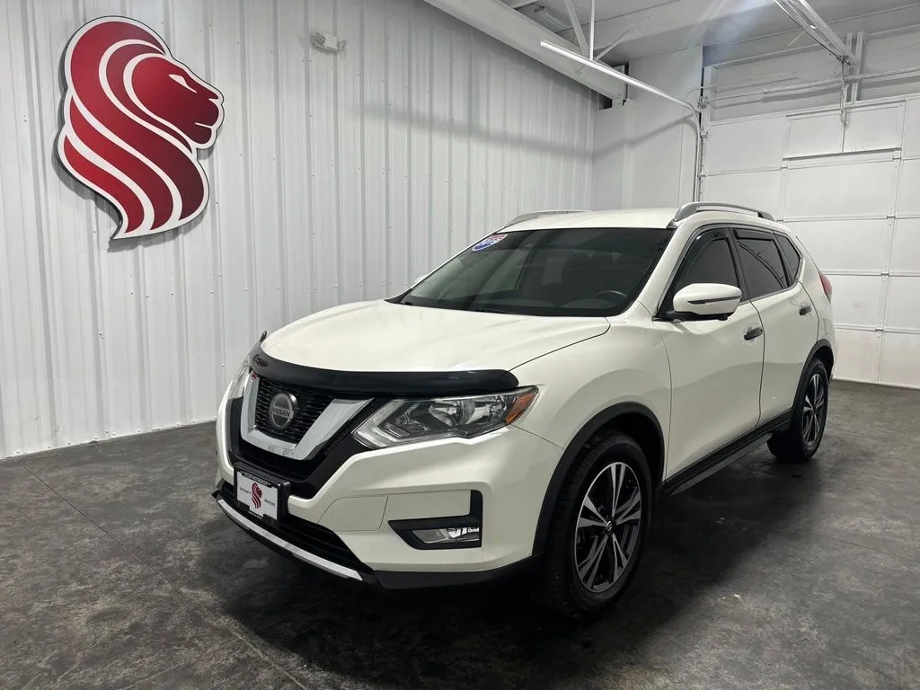 White 2019 Nissan Rogue SV for sale in Evansville, IN