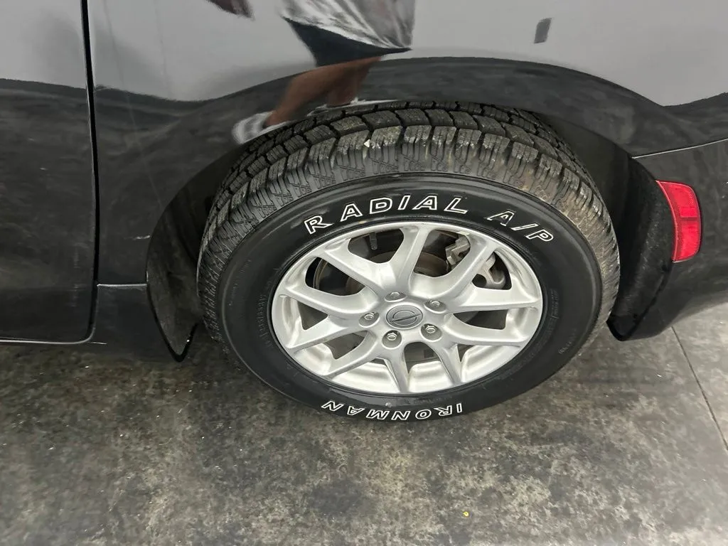 Chrysler Pacifica photo 7