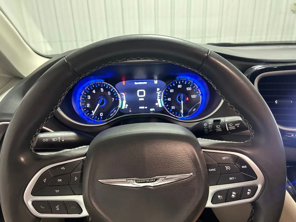 Chrysler Pacifica photo 25