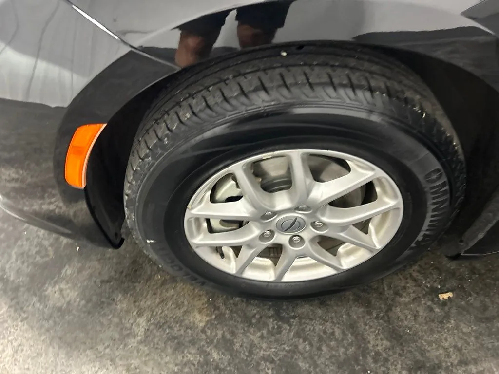 Chrysler Pacifica photo 10