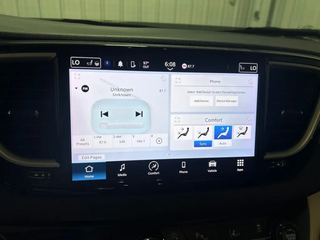 Chrysler Pacifica photo 28