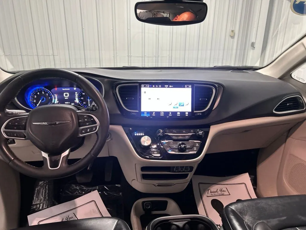 Chrysler Pacifica photo 23
