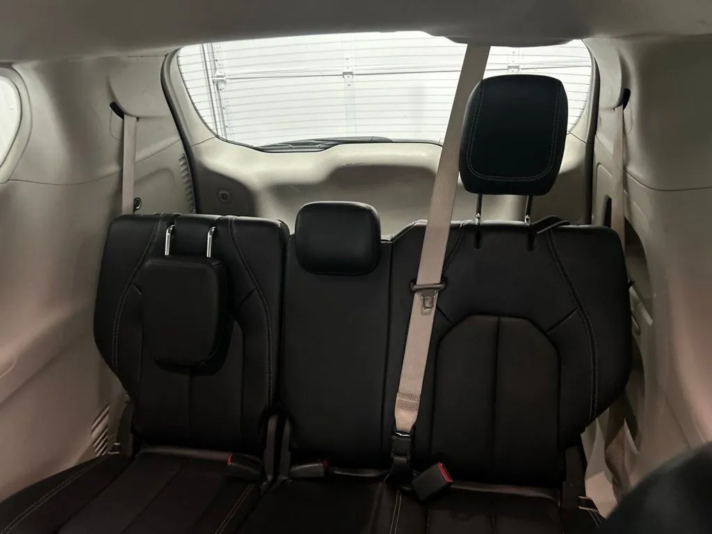 Chrysler Pacifica photo 15