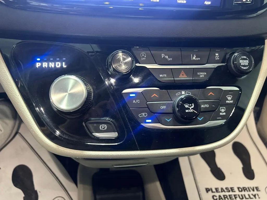 Chrysler Pacifica photo 27