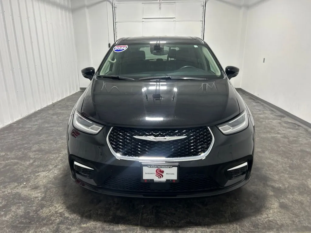 Chrysler Pacifica photo 6