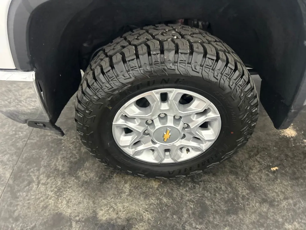 Chevrolet Silverado photo 9
