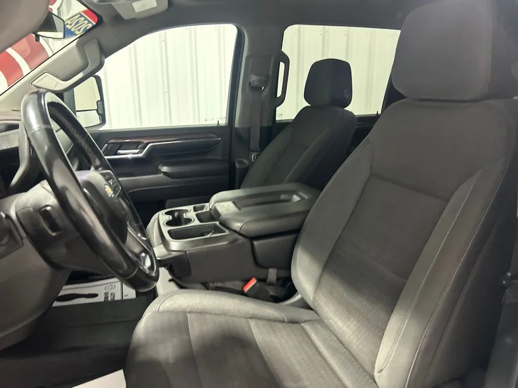Chevrolet Silverado photo 14