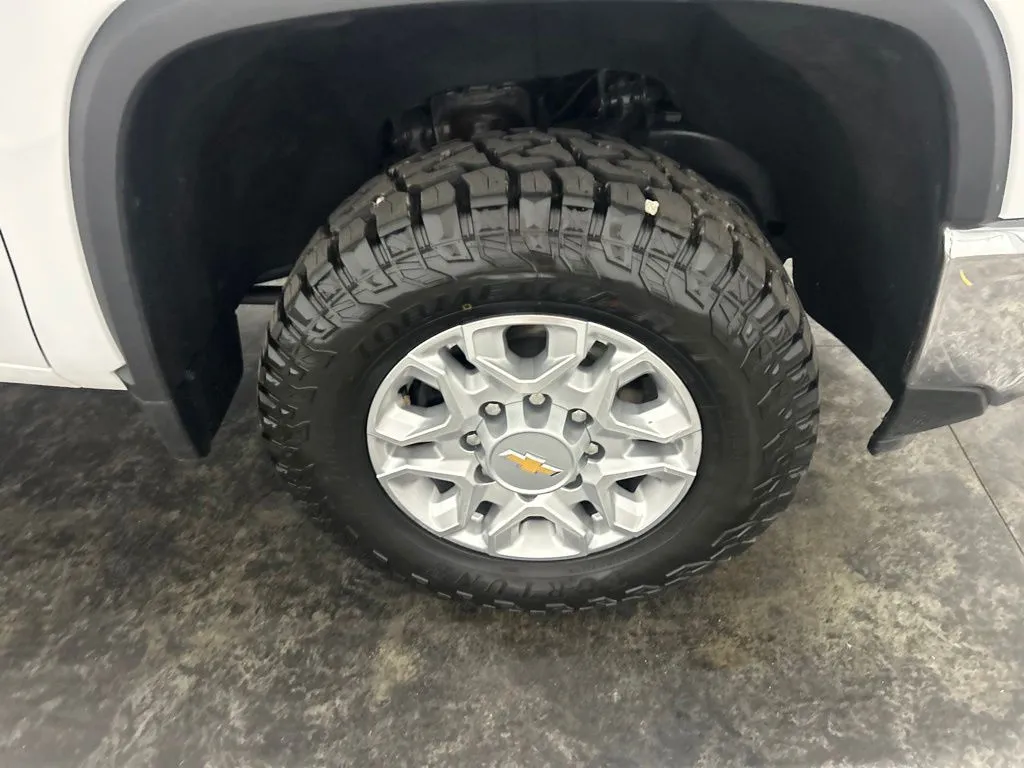Chevrolet Silverado photo 12