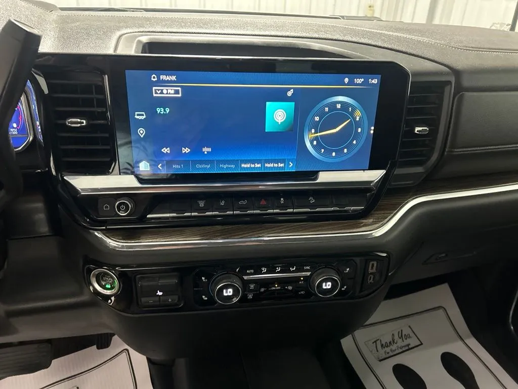 Chevrolet Silverado photo 24