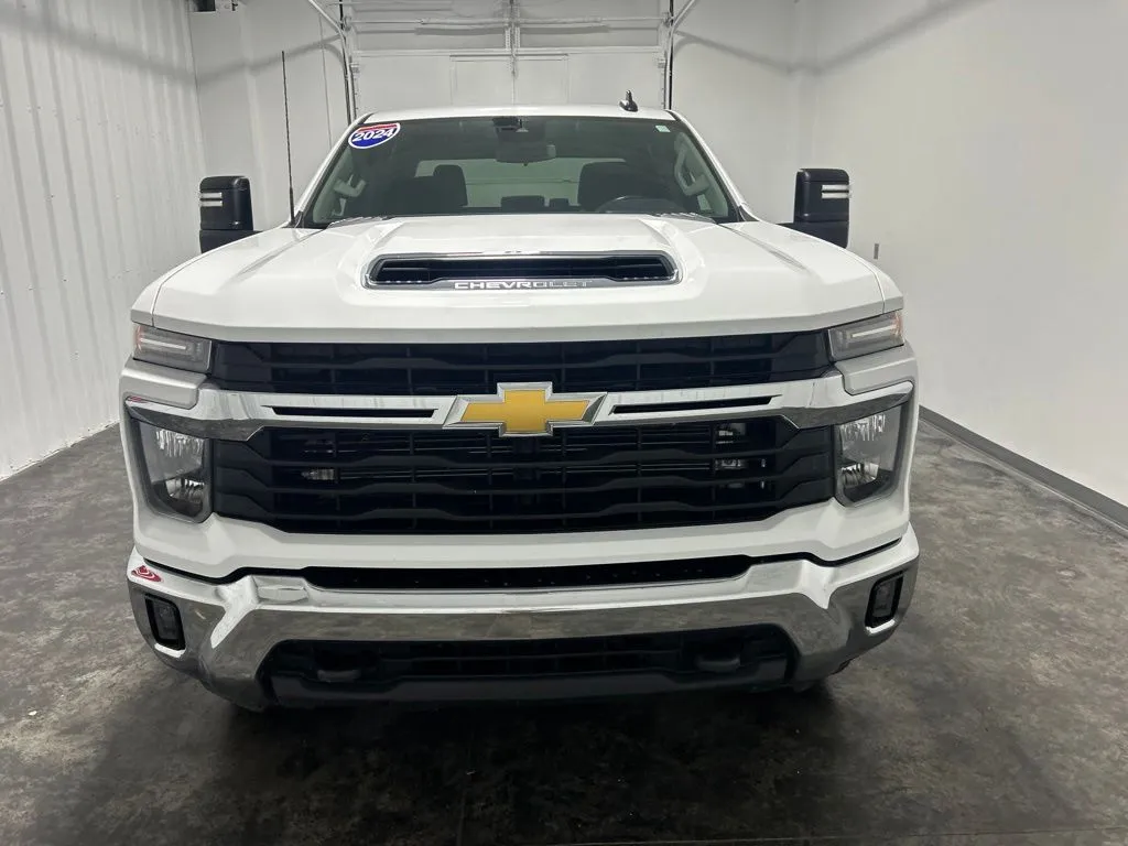 Chevrolet Silverado photo 8
