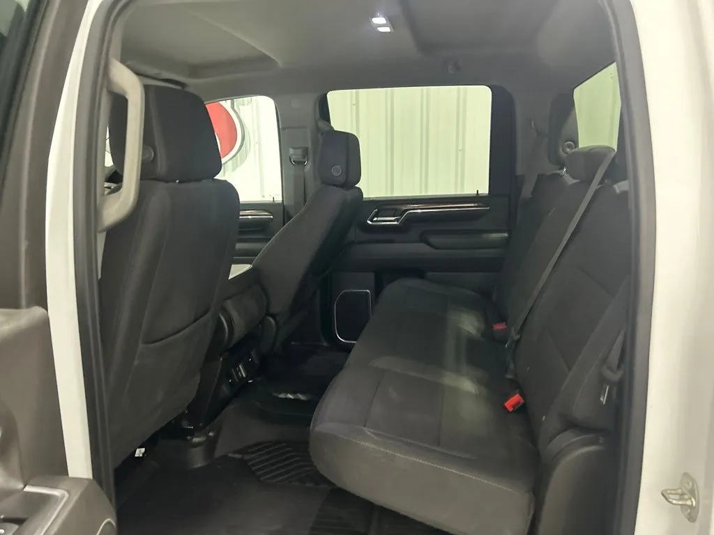Chevrolet Silverado photo 16