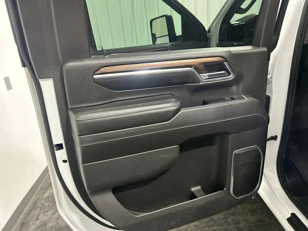 Chevrolet Silverado photo 17