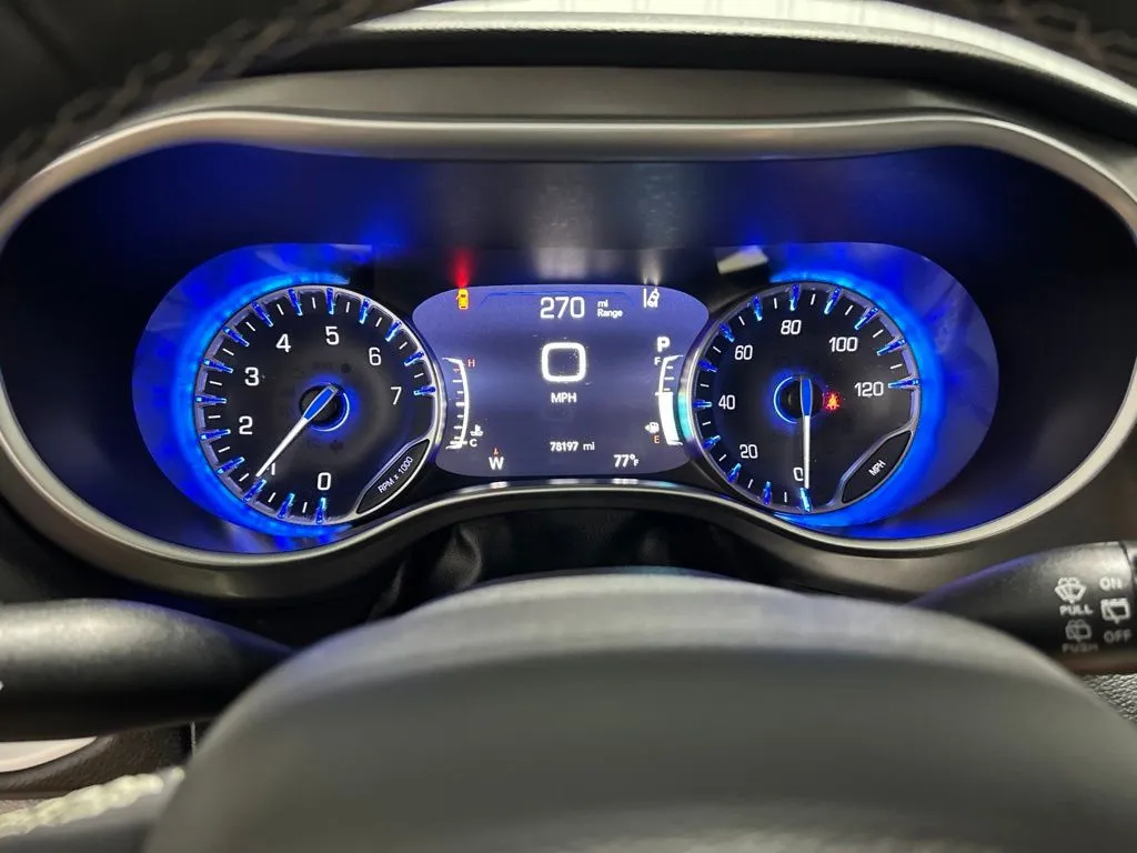 Chrysler Pacifica photo 24
