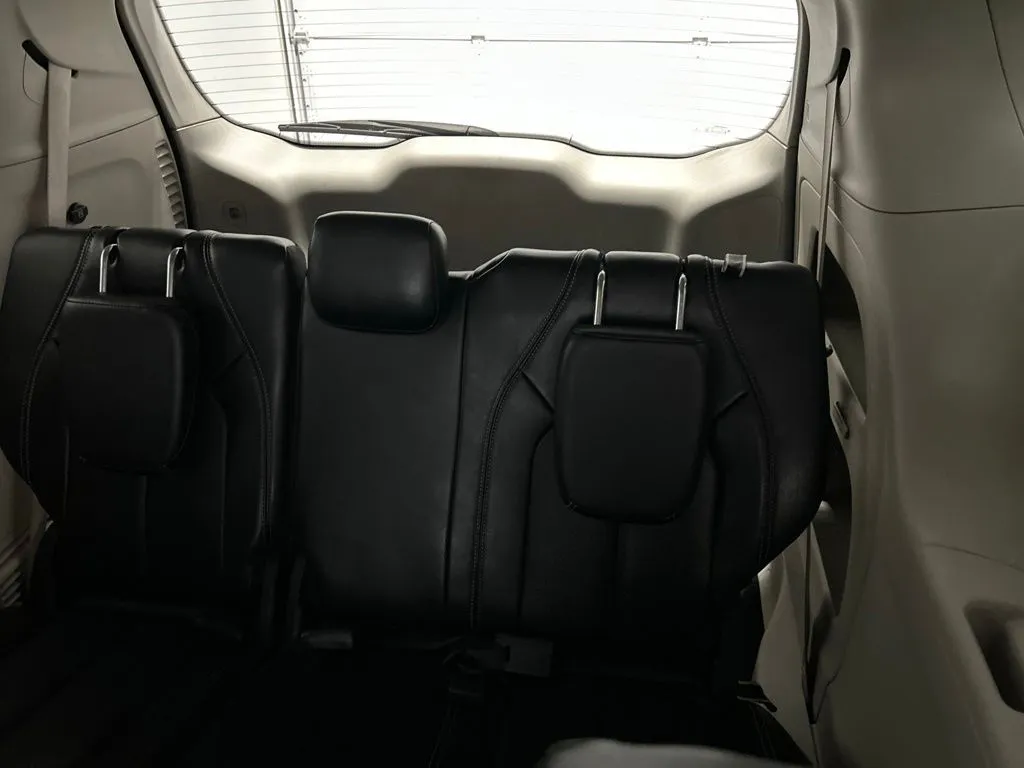 Chrysler Pacifica photo 15