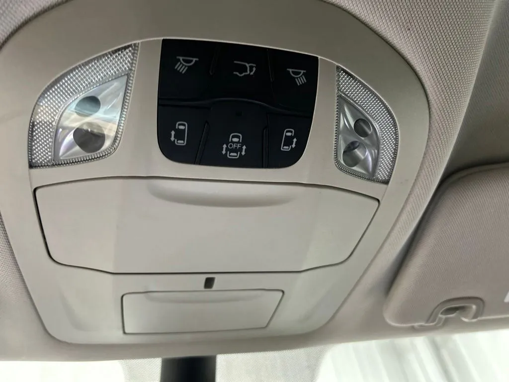 Chrysler Pacifica photo 27