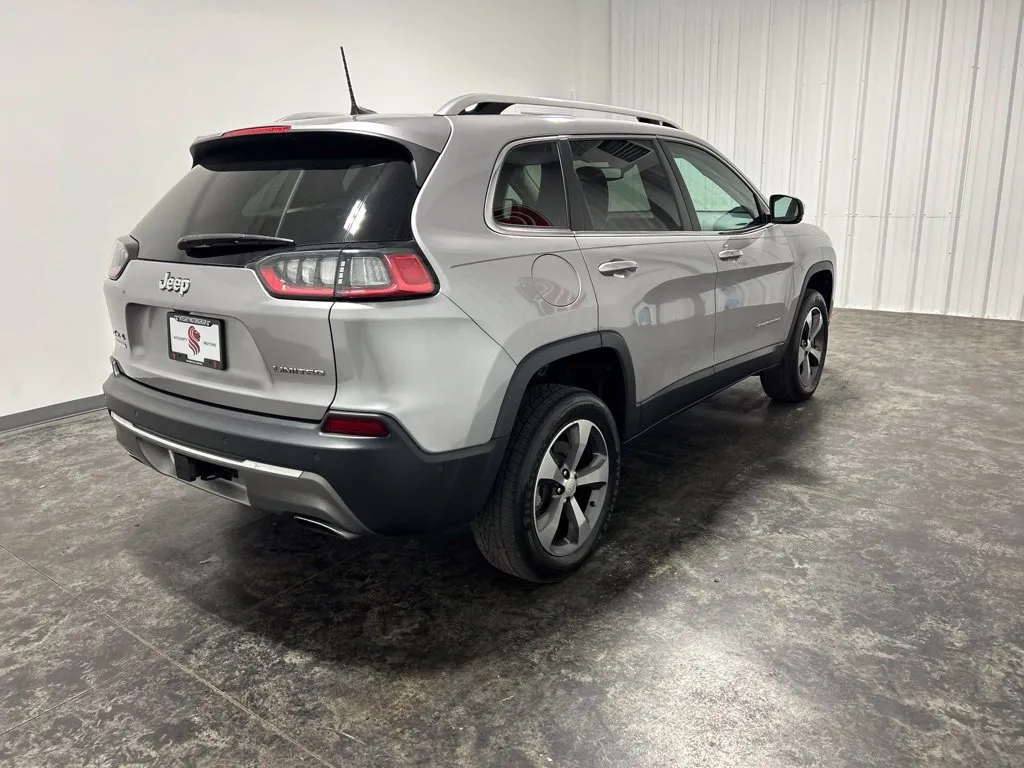 Jeep Cherokee photo 4