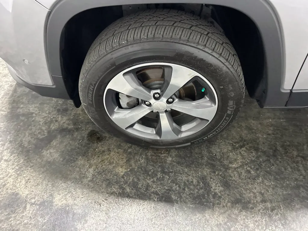 Jeep Cherokee photo 8