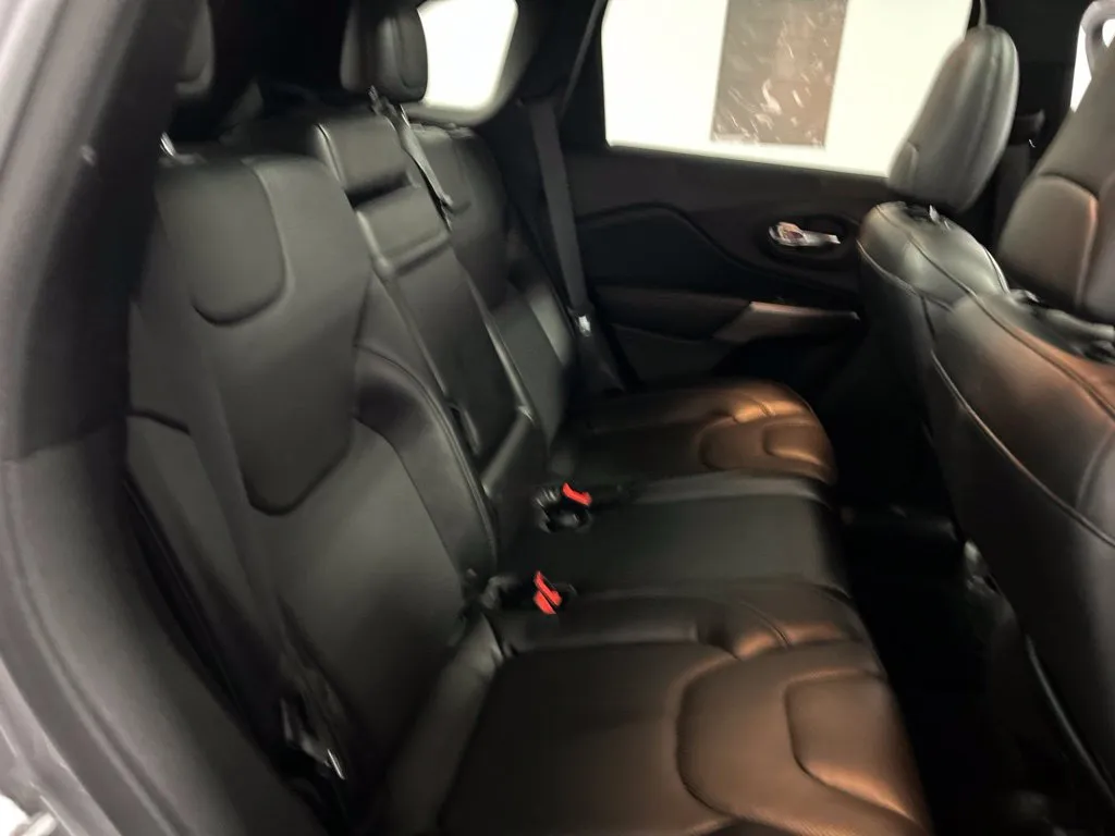 Jeep Cherokee photo 24