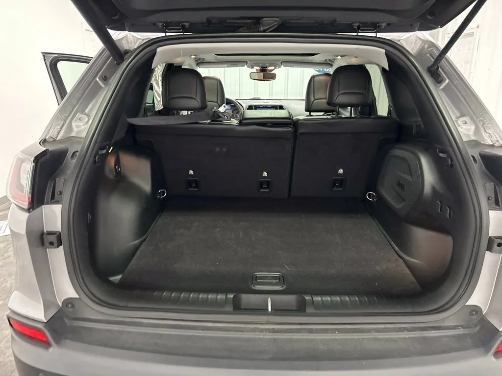 Jeep Cherokee photo 19