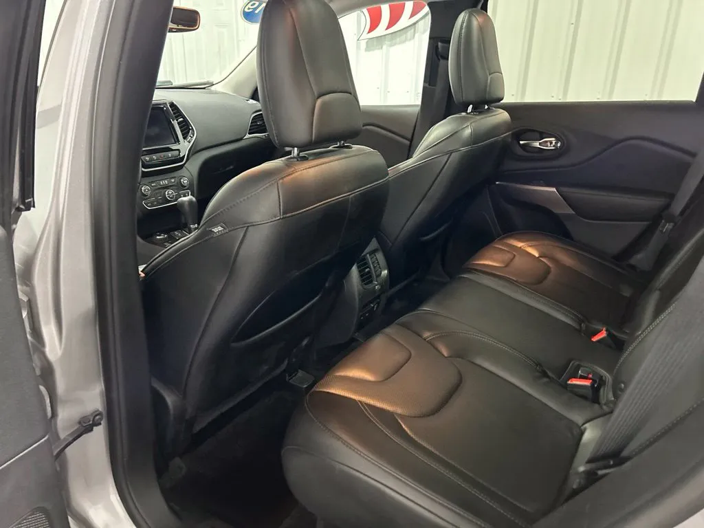 Jeep Cherokee photo 17