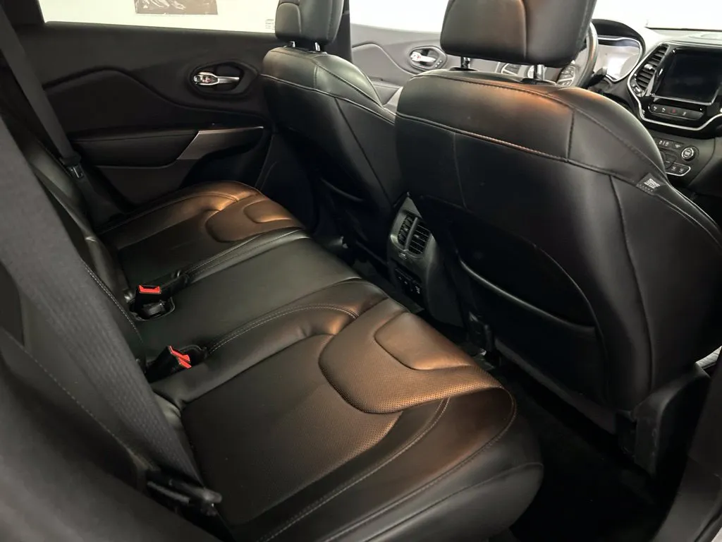 Jeep Cherokee photo 23