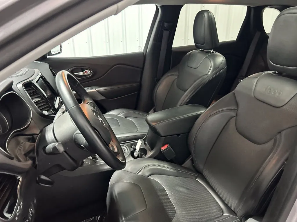 Jeep Cherokee photo 13