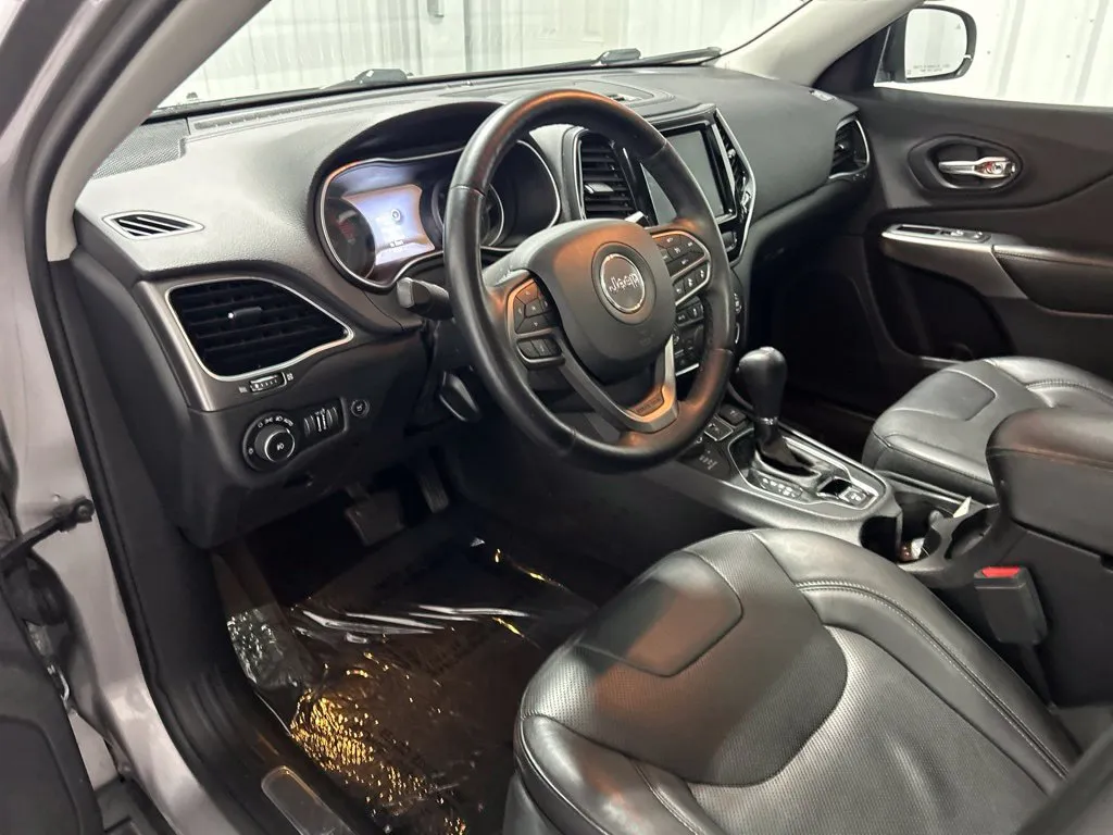 Jeep Cherokee photo 14