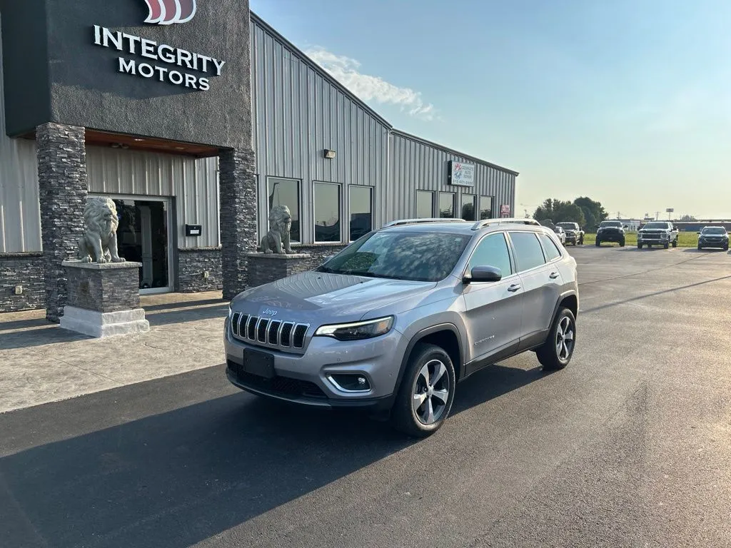 Silver 2019 Jeep Cherokee Limited for sale in Evansville, IN