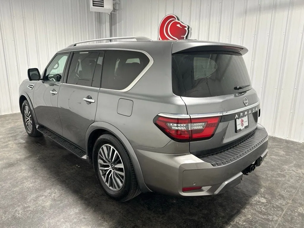 Nissan Armada photo 8