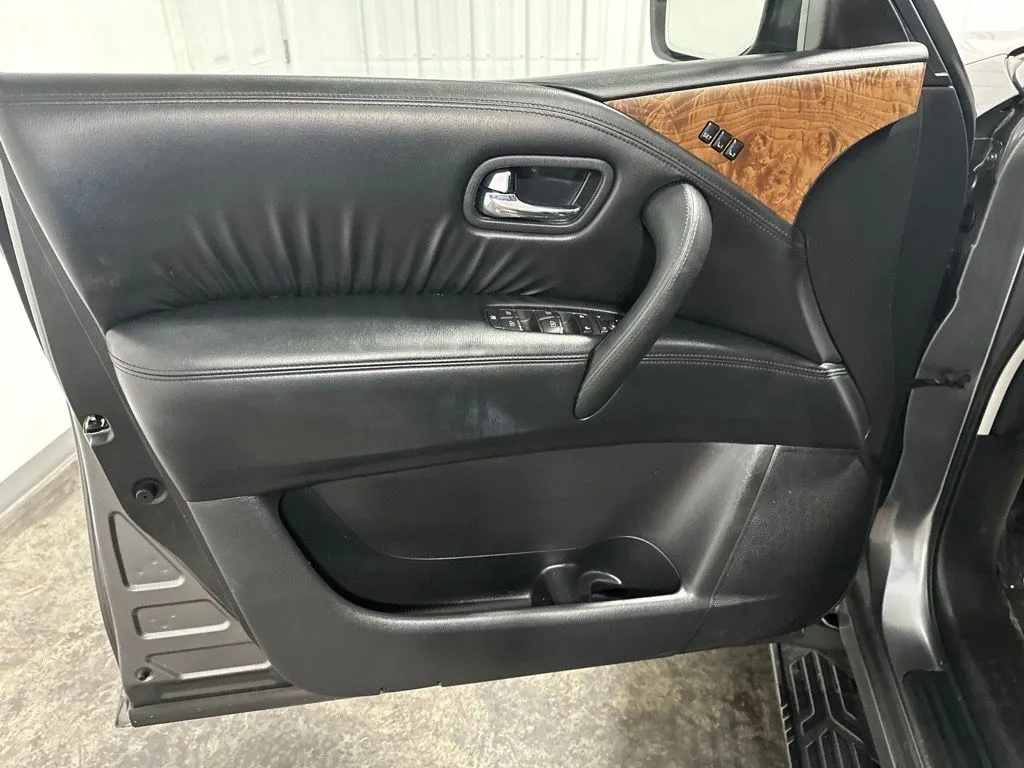 Nissan Armada photo 11