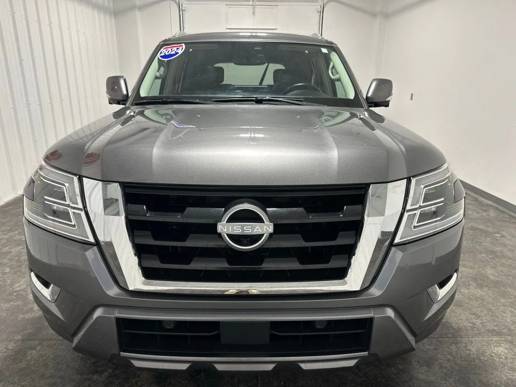 Nissan Armada photo 2